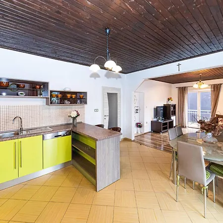 Gorgeous In Okrug Gornji 特罗吉尔