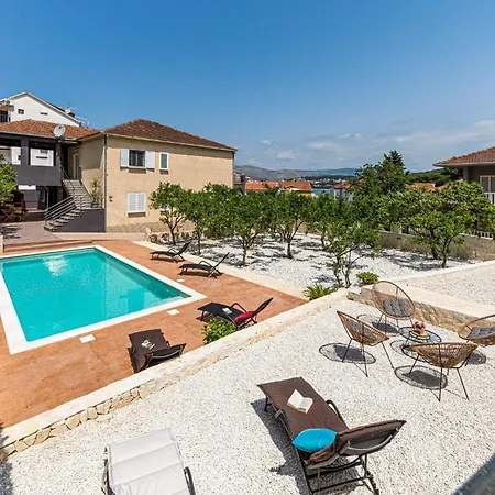 Gorgeous In Okrug Gornji 公寓 *