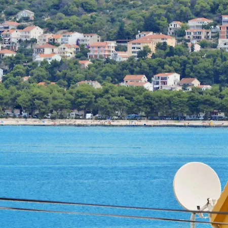 2 Bedroom Lovely In Okrug Gornji Trogir