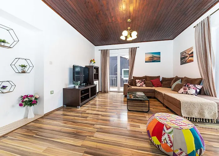 Gorgeous In Okrug Gornji 特罗吉尔