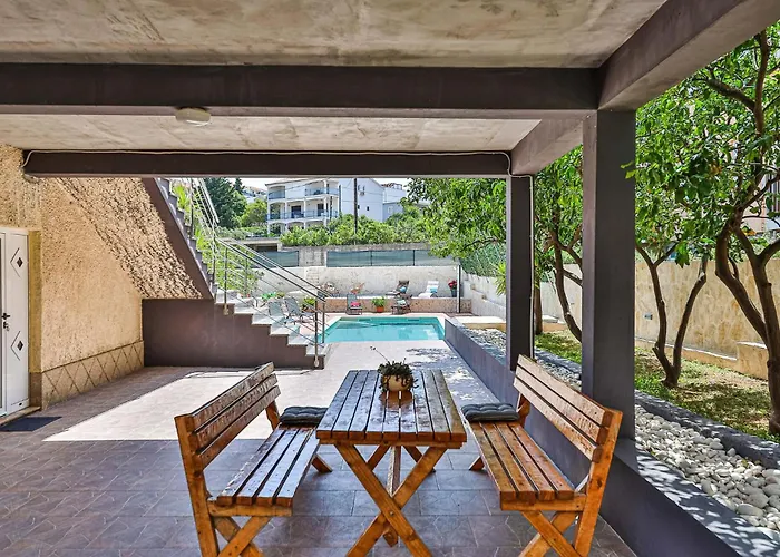 Gorgeous In Okrug Gornji 特罗吉尔