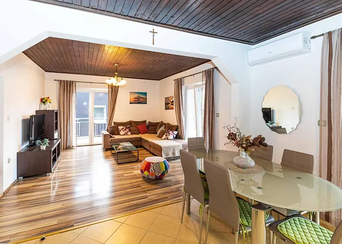 Gorgeous In Okrug Gornji 特罗吉尔