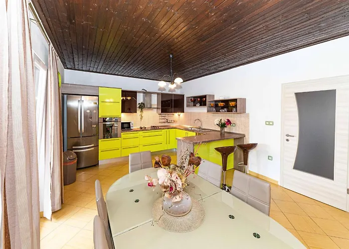 Gorgeous In Okrug Gornji 公寓 *