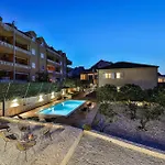 Apartment 2 Bedroom Lovely In Okrug Gornji