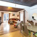 2 Bedroom Lovely In Okrug Gornji Trogir