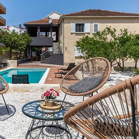 Gorgeous In Okrug Gornji Appartement