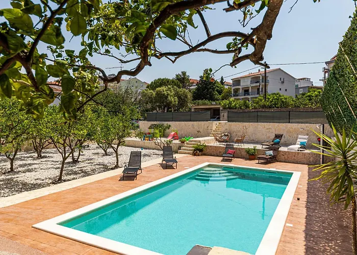 Gorgeous In Okrug Gornji Trogir
