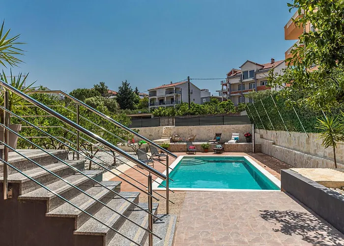 Gorgeous In Okrug Gornji Trogir