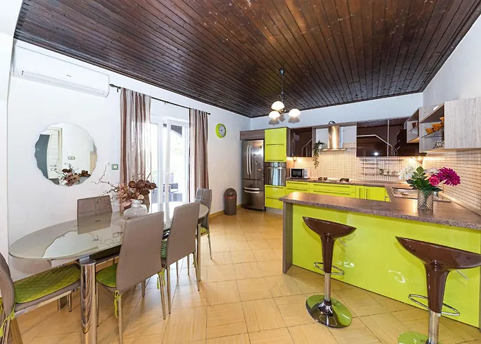 Appartement Gorgeous In Okrug Gornji *